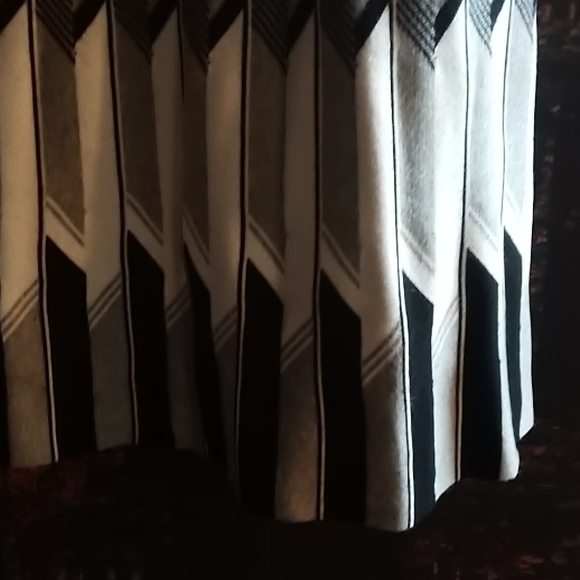 NYCC A line skirt geometric design faux pleats - Picture 3 of 4